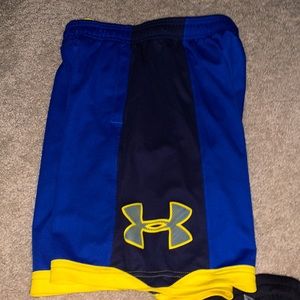 Youth medium Unnder Armour basketball shorts